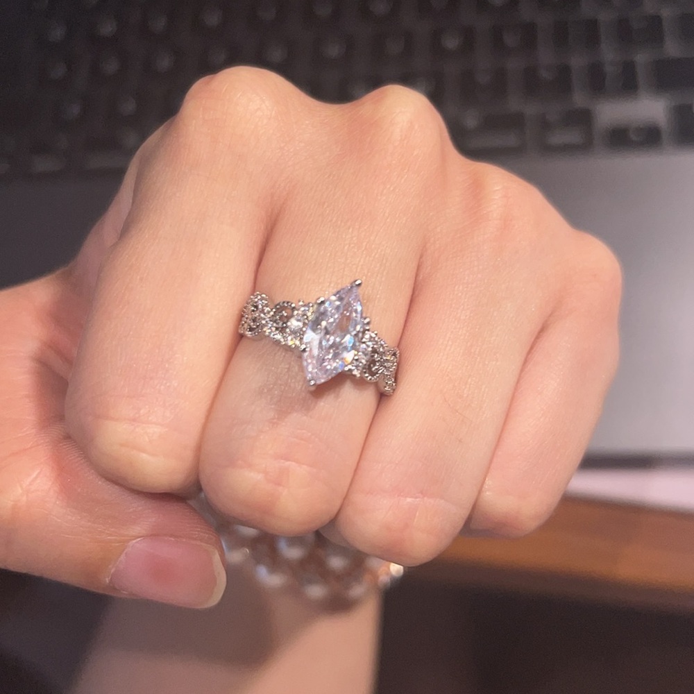 Elegant white gold plated ring with CZ - Picture 3 of 3